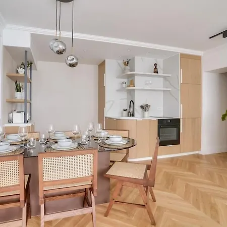 Amazing For 6 In The Center Of Apartment
