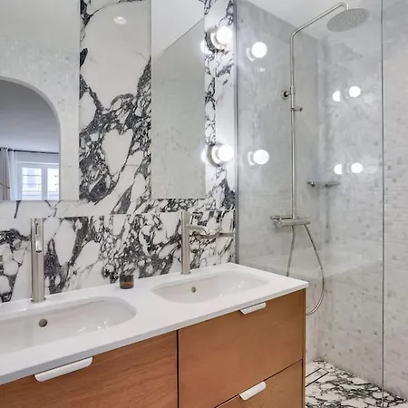 Amazing For 6 In The Center Of Apartment