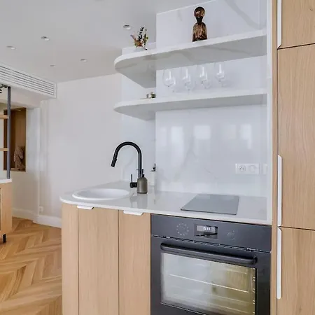 Amazing For 6 In The Center Of Apartment *